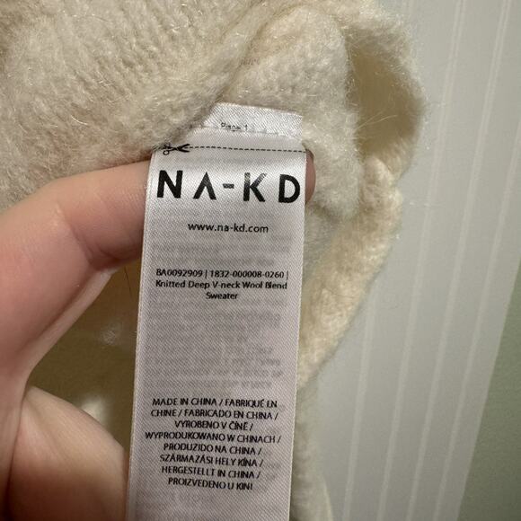 Camille Charriera NA-KD Knitted Deep V Neck Alpaca Wool Cream Sweater Size Large - Picture 5 of 7